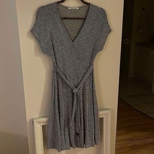 ‼️SOLD‼️Sweetheart Striped Dress SUPER SOFT 🦋💙 with Tie and Buttons